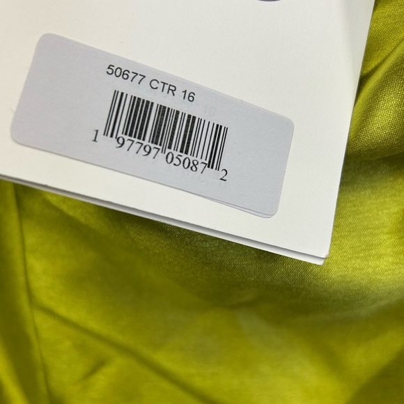 Mac Duggal 50677 NWT Green Sweetheart Off The Shoulder Puff Sleeve Gown - Picture 5 of 6